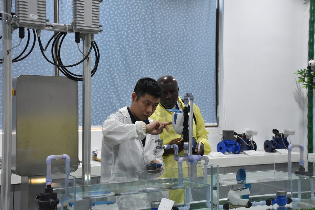 Engenheiros da Laison mostram como funcionam os contadores inteligentes